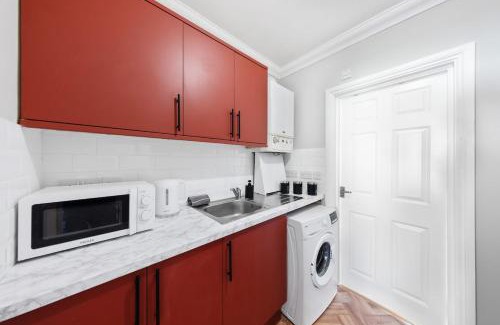 Gravesend Apartment | Long Stay Ready King Bed Kitchen WiFi Town