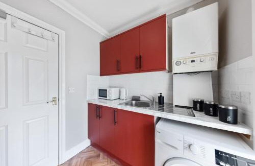 Gravesend Apartment | Long Stay Ready King Bed Kitchen WiFi Town
