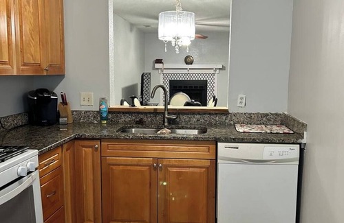 Virginia Beach House | Long stays welcome High-speed Wi‑Fi, workspace, full kitchen, quiet neighborhood