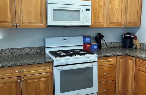 Virginia Beach House | Long stays welcome High-speed Wi‑Fi, workspace, full kitchen, quiet neighborhood