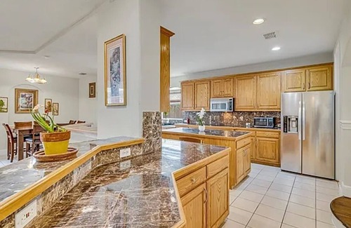 North Central Carrollton House | Long-term rental resident home with Spacious 8-bedroom with AC WiFi Laundry room