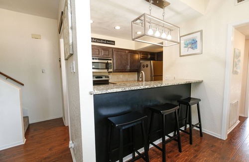 Horseshoe Bay Condo | LONG TERM RENTALS.Sleeps 10.OFFERING DISCOUNTS…walk to Hotel & Amenities!