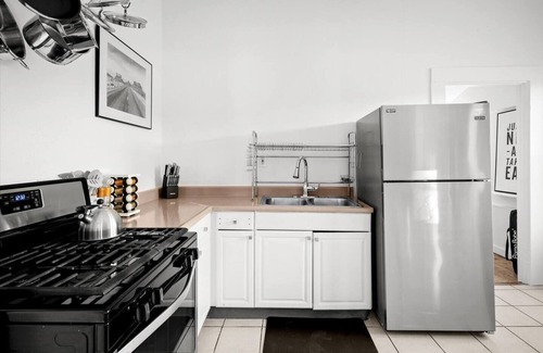Garfield House | 🛋 Long-Term Stay Gem | Fast Wi-Fi, Full Kitchen & Cozy Vibes