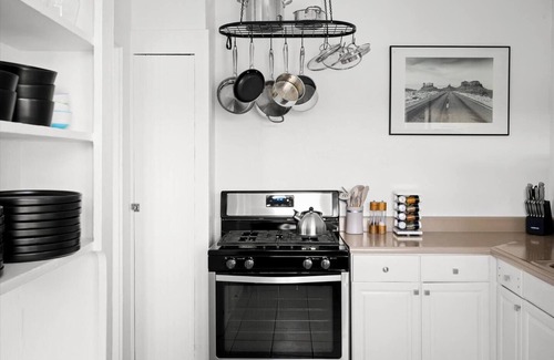 Garfield House | 🛋 Long-Term Stay Gem | Fast Wi-Fi, Full Kitchen & Cozy Vibes