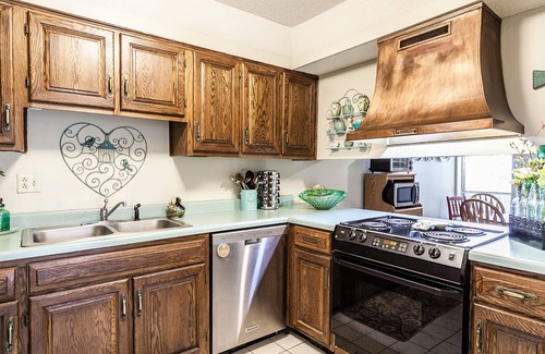 Ellendale House | Long-Term Stays - Germantown
