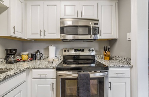 Breaux Bridge Apartment | LONG TERM STAYS, King Temperpidic, Breaux Bridge