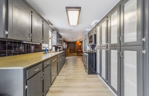 Breaux Bridge House | LONG TERM STAYS, WIFI, 3 BR, 3 ENSUITE BATHROOMS