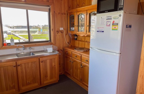 Waterhouse House | Long View - 100 metres from Long Beach - Pets Welcome - Inside Allowed