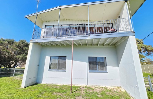 Waterhouse House | Long View - 100 metres from Long Beach - Pets Welcome - Inside Allowed