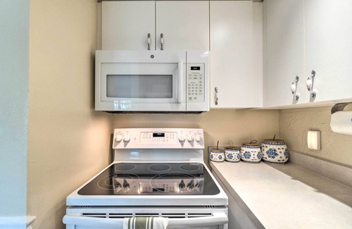 Longboat Key Condo | Longboat Key Condo w/Lanai: Walk to Beach & Shops