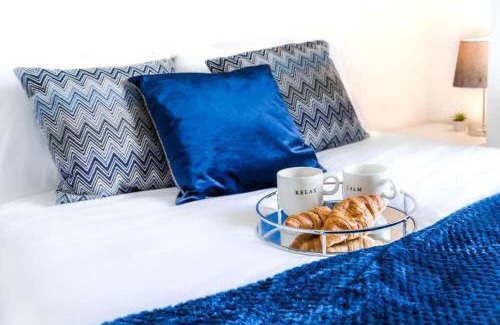 Horley Apartment | Longbridge Apartment- Cosy 1BR close to Gatwick Airport, Contractors and Corporate Travellers friendly, Parking, Free WIFI