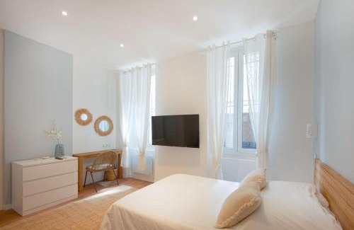 4th Arrondissement Apartment | Longchamp Grand T2 haut de gamme Terrasse