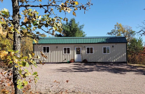 Babcock Cabin | Longcrow Inn, the cozy cabin in the woods PET FRIENDLY