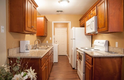 Visalia Apartment | Longer Stay for Travelers Blocks from Hospital and Downtown Security Gates