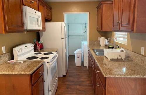 Visalia Apartment | Longer Stay for Travelers Blocks from Hospital and Downtown Security Gates