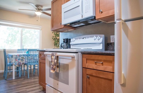 Visalia Apartment | Longer Stay for Travelers Blocks from Hospital and Downtown Security Gates