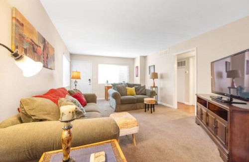 Visalia Apartment | Longer Stays for Travelers- Apt Blocks from Hospital, Downtown