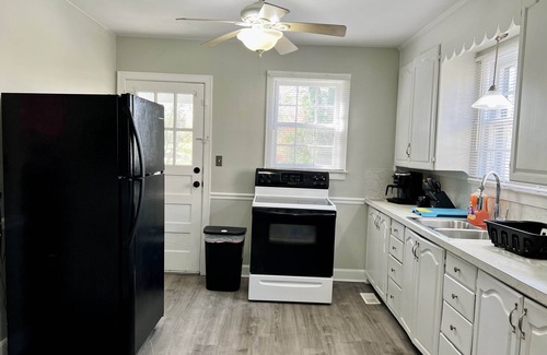 Winston - Salem House | 🧺 Longer Stays Welcomed. I-40, US 52, & Shopping🧺