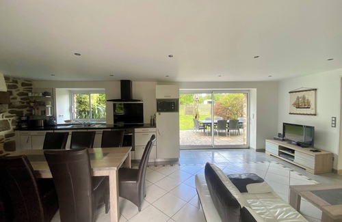 Quimperle Villa | Longère with heated indoor pool on 18 ha estate with animals
