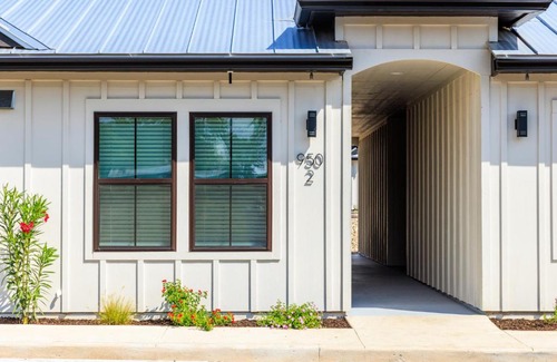 Fredericksburg Apartment | Longhorn Haus
