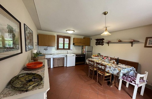 Capannori Cottage | Longoio Garden Cottage Charm