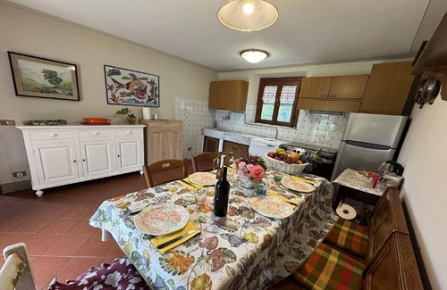 Capannori Cottage | Longoio Garden Cottage Charm