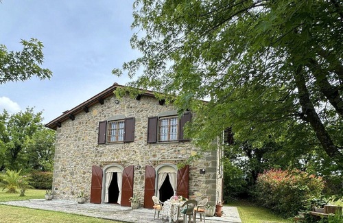 Capannori Cottage | Longoio Garden Cottage Charm