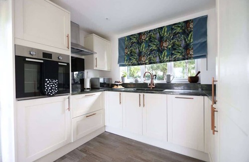 Trowle Common House | Longscroft Lodge - Sleeps 4