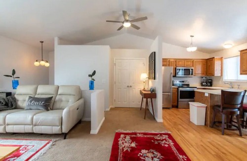 Canyon Rim House | LongTerm Twin Home 3Bdrm 2Bth Pets* TNJW Best Area