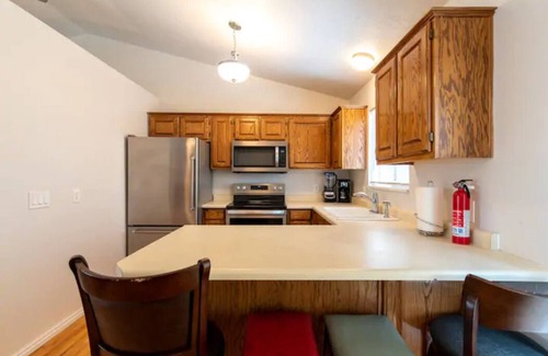 Canyon Rim House | LongTerm Twin Home 3Bdrm 2Bth Pets* TNJW Best Area