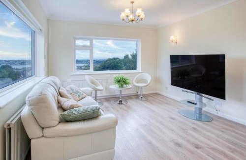 Pembroke Dock House | Longview - 4 Bedroom Holiday Home - Pembroke Dock