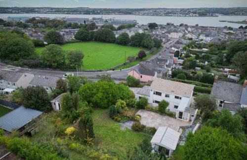 Pembroke Dock House | Longview - 4 Bedroom Holiday Home - Pembroke Dock