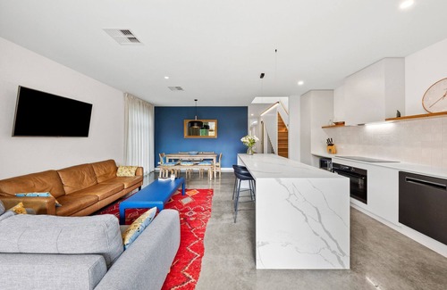 Point Lonsdale House | Lonnie - Elevate Your Escape: Luxury Living Steps from the Shore!