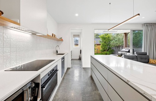 Point Lonsdale House | Lonnie - Elevate Your Escape: Luxury Living Steps from the Shore!