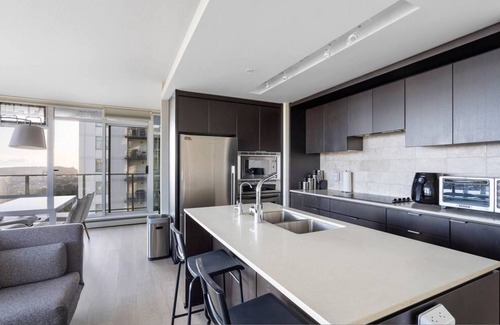 Central Lonsdale Apartment | Lonsdale Quay Flat in North Vancouver