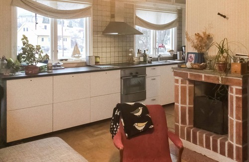 Hagernas House | Look forward to an active family vacation in this cottage in quiet Viggbyholm by lake Rönningesjön