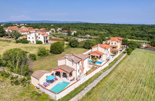 Pinezici House | Look forward to vacationing in this vacation home with pool and views of the green surroundings!