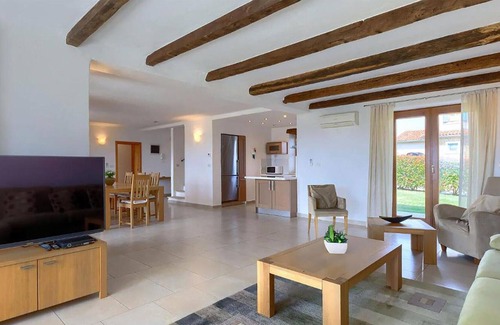 Baredine House | Look forward to your vacation in the northwest of Istria and this beautiful and cozy vacation home w