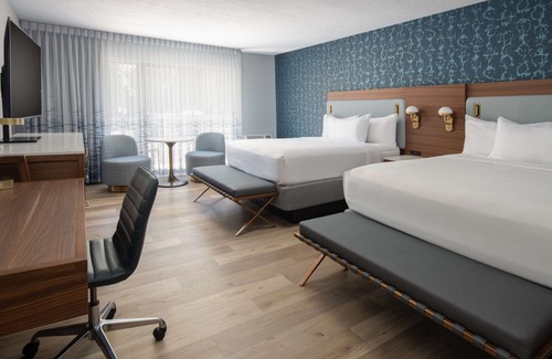 Port Angeles Hotel | Look No Further! 3 Classy Units, Outdoor Pool, FREE Parking, Pets Allowed!