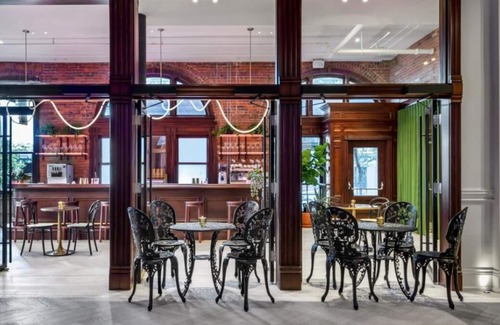 Beaconsfield Village House | Look No Further! On-Site Restaurant, Near Trinity Bellwoods Park