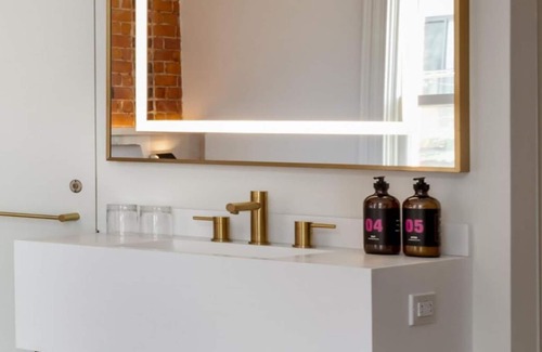 Beaconsfield Village House | Look No Further! On-Site Restaurant, Near Trinity Bellwoods Park