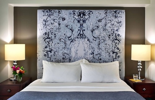 West Plaza Hotel | Look No Further! Pool, Pets Allowed, Close to Nelson-Atkins Museum of Art!