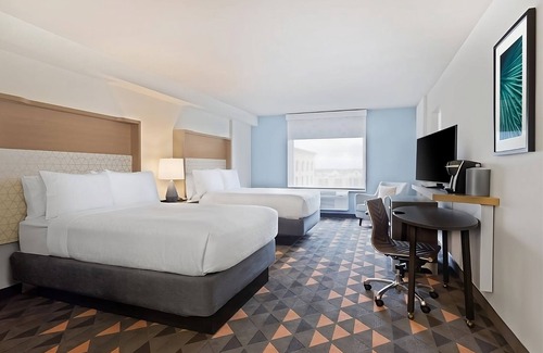 Florida Center Hotel | Look No Further! Relaxing Room, Pool, Close to Orlando International Outlets!