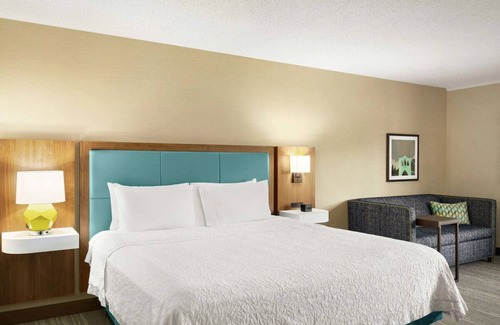 South Portland House | Look No Further! 2 Spacious Units, Complimentary Breakfast, Parking!