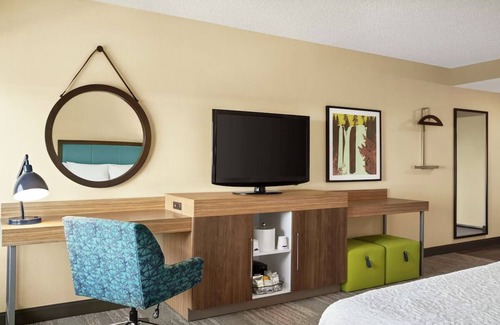South Portland House | Look No Further! 2 Spacious Units, Complimentary Breakfast, Parking!