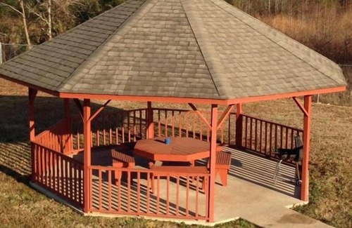 Cabot House | Look No More! Free Breakfast & Parking, Outdoor Pool, Minutes to Allman Park
