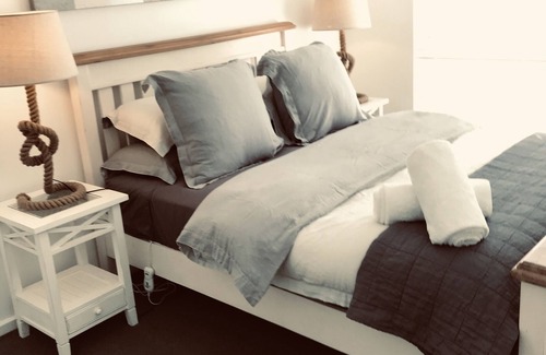 Middleton House | Looking for perfect surf get away? Great beach location!
