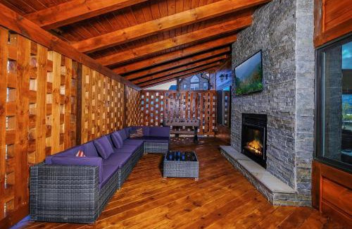 Chalet Village North Villa | Looking Glass