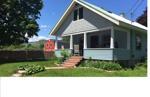 Bartlett House | Looking to hike, swim or enjoy the mountain views? This is the place for you!