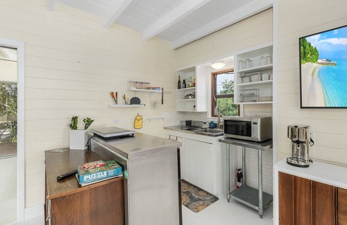 Bokeelia House | Lookout Cottage in Bokeelia! 2/2 Cottage with Boat Trailer Parking!